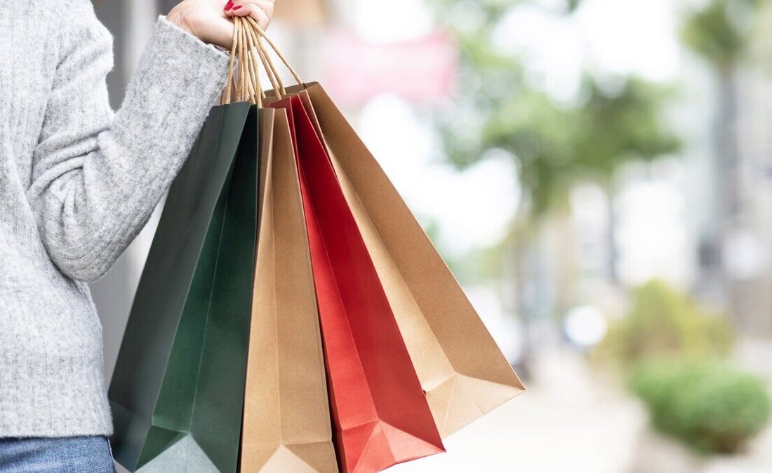۸ خرید غیرضروری که حساب بانکی شما را خالی می کند