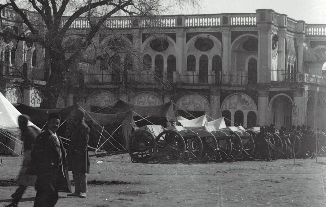 سفر به تهران قدیم؛ توپها در میدان توپخانه تهران (عکس)