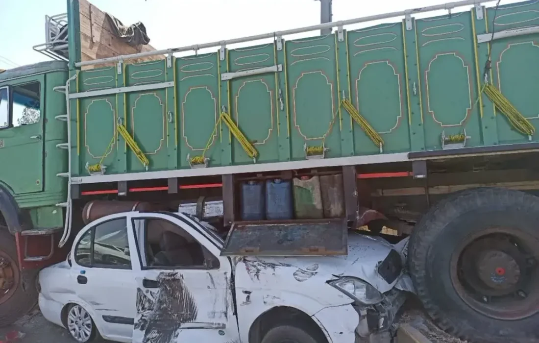 تصادف ۹ خودرو با یک فروشگاه (فیلم)