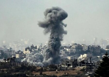 لحظه بمباران یک مسجد‌ی در شهر غزه (فیلم)