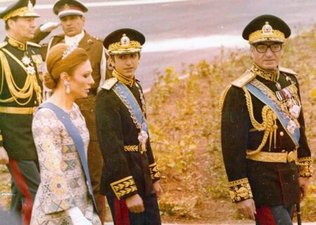 عکسی کمتر دیده شده از شاه و فرح