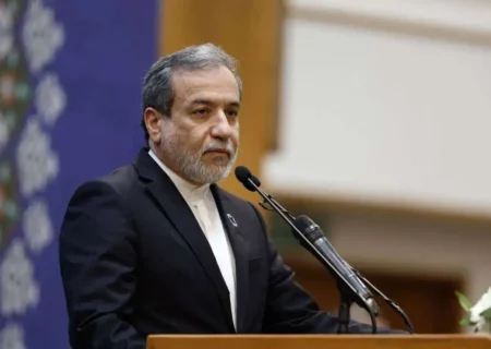 عراقچی: اقدامات سیاسی و فشار غیرمنصفانه را نمی‌پذیرینم