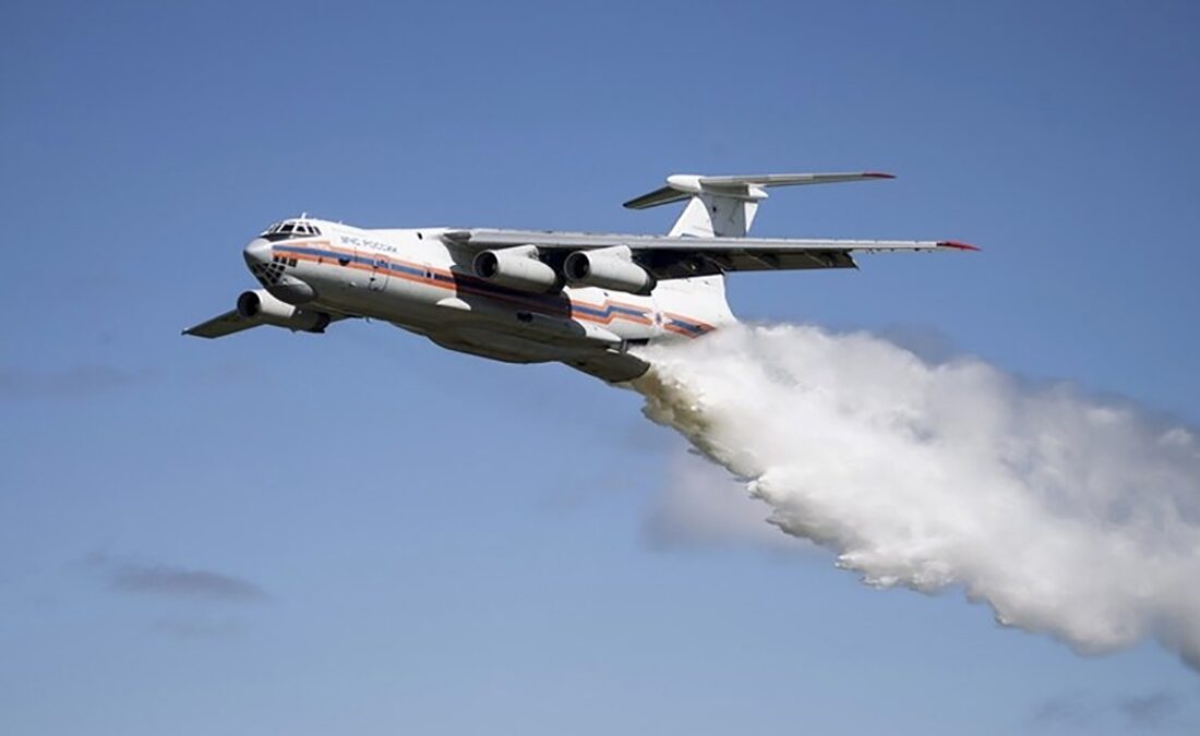 دوئل نابرابر هواپیمای آب‌پاش با آتش هور (فیلم)