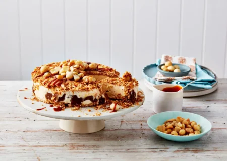 طرز تهیه کیک یخچالی کاراملی