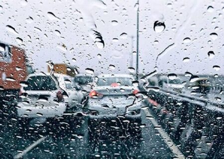 اردبیل در روز‌های آخر تابستان بارانی شد (فیلم)