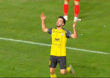 گل اول سپاهان به تراکتور توسط لطفی (فیلم)