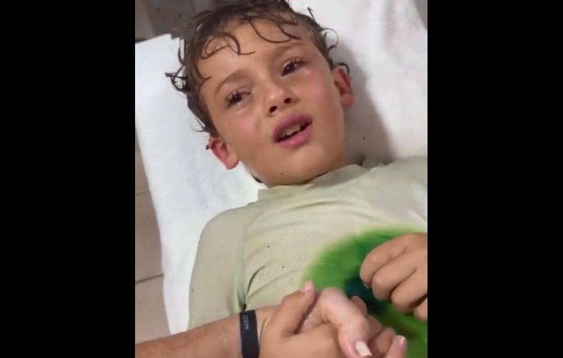 خارج کردن یک خرچنگ زنده از گوش یک کودک (فیلم)