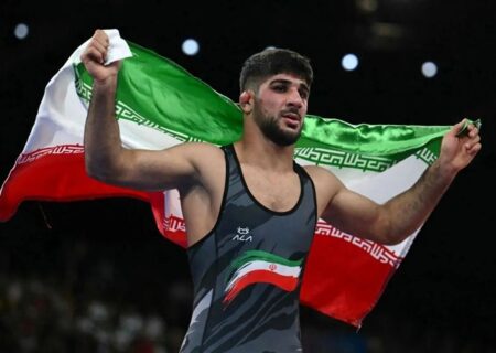 لحظه‌ی اعلام قهرمانی سعید اسماعیلی در شهر زادگاه این کشتی گیر (فیلم)