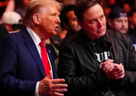 گفت‌وگوی ترامپ و ایلان ماسک پس از ماه‌ها قطع ارتباط در مراسم یادبود چارلی کرک (فیلم)