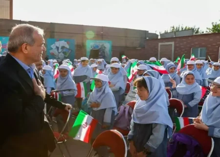 پزشکیان خطاب به دانش آموزان: بدانید همه شما طلا هستید (فیلم)