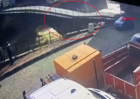 تخریب پل سنگی چندصدساله آرتوین در سیلاب (فیلم)