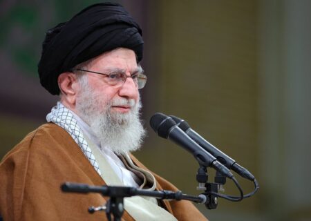 فیلم کامل سخنرانی تلویزیونی رهبر انقلاب خطاب به ملت ایران (فیلم)