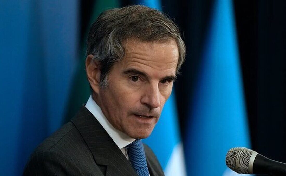 گروسی: یک تیم از بازرسان در راه ایران است