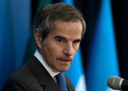 گروسی: یک تیم از بازرسان در راه ایران است