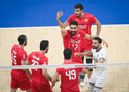 قابی تماشایی از لحظه صعود تیم ملی والیبال (فیلم)