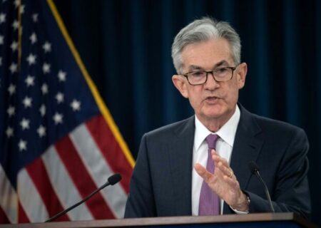 رئیس فدرال رزرو: ریسک تورم بالا و کاهش اشتغال همزمان اقتصاد آمریکا را تهدید می‌کند