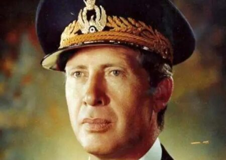 پدرِ پدربزرگ نادر جهانبانی در کنار همسر ناصرالدین شاه (عکس)