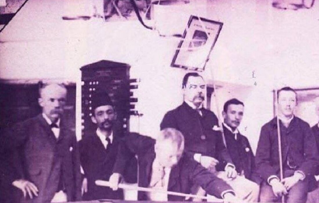یک کلوپ بیلیارد در جلفای اصفهان، سال 1930 میلادی (عکس)