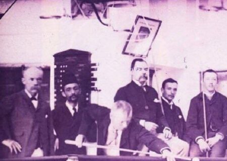 یک‌ کلوپ بیلیارد در جلفای اصفهان، سال 1930 میلادی (عکس)