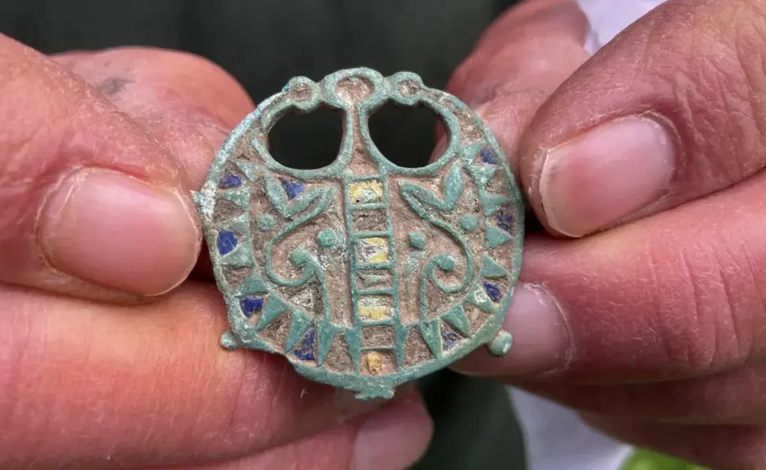 چیزی که در ابتدا اسباببازی به نظر میرسید، سنجاق عهد روم باستان از آب درآمد