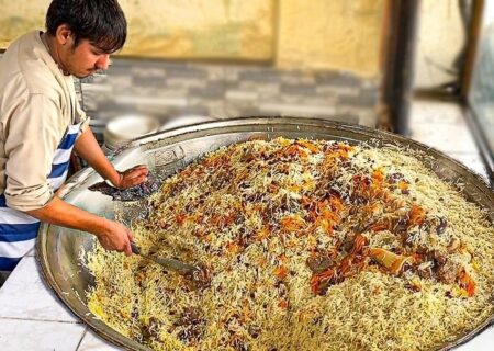 غذای خیابانی؛ تهیه قابلی پلوی محبوب در کابل (فیلم)