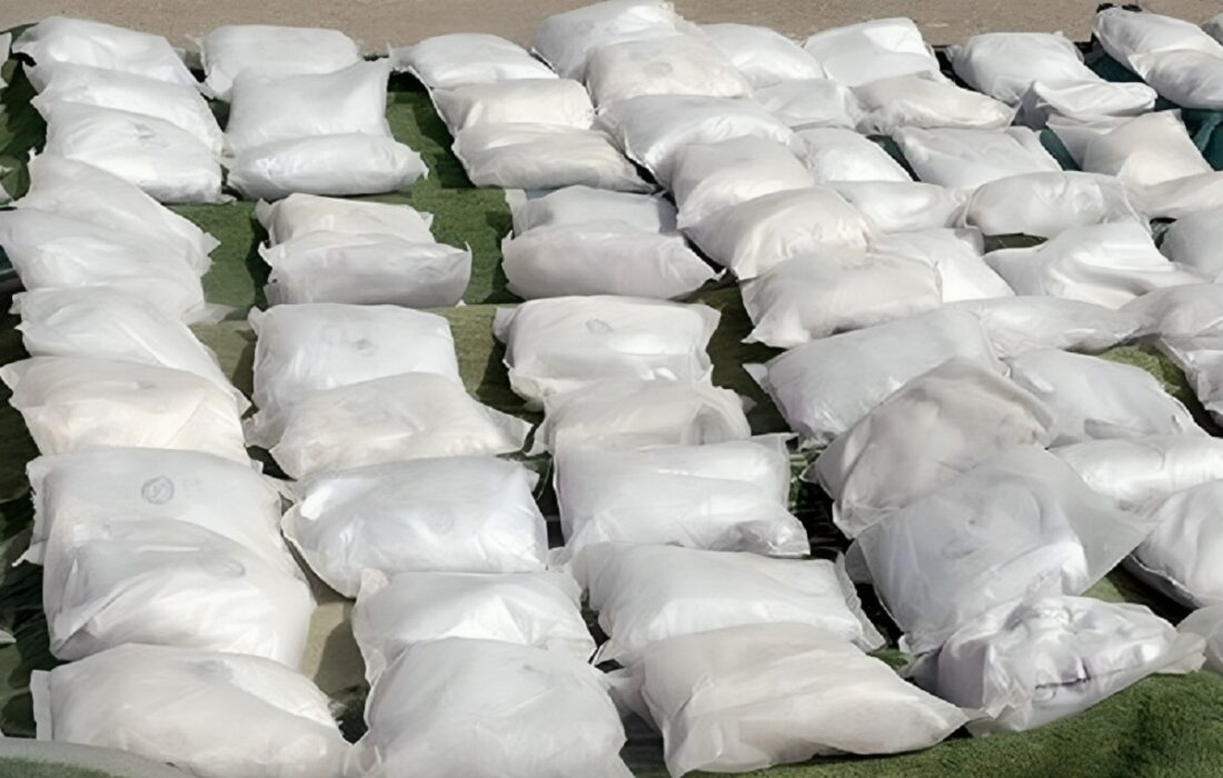 انهدام باند قاچاق مواد مخدر در البرز؛ کشف بیش از یک تن شیشه و هروئین از کامیون (فیلم)