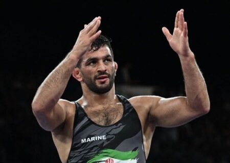 پرافتخارترین کشتی‌گیر ایران در آستانه پیوستن به استقلال/ بمب نقل و انتقالاتی آبی‌ها!