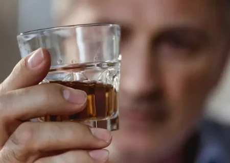مصرف اندک الکل هم خطر زوال عقل دارد؛ با مصرف الکل مغزتان کوچک می‌شود!