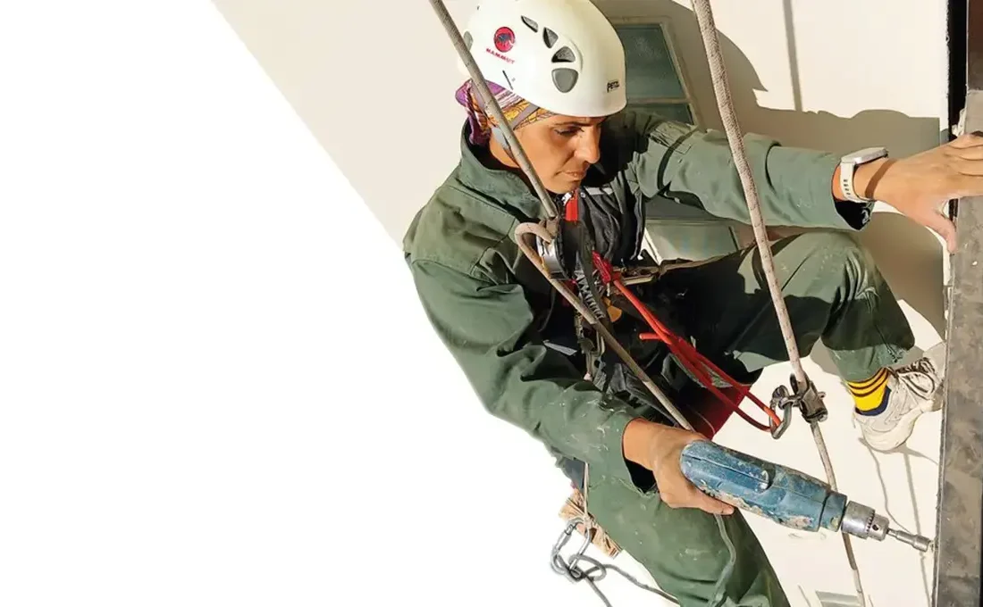 الهام یوسفی: از مدیریت ۲۰ ساله فروشگاه تا پرواز در آسمان با صعود ۱۰۰ متری