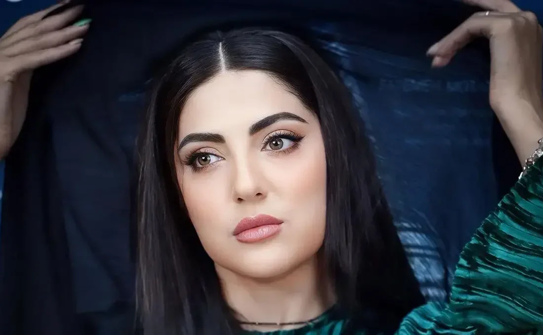 استایل خاص هلیا امامی با تیپ مشکی و سبز در اکران فیلم؛ میکاپ جدید، سوژه بازیگر شد! (تصاویر)