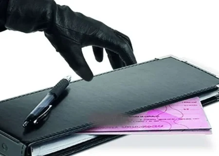 ترفند کلاهبرداران: خالی کردن حساب با چک‌های سرقتی