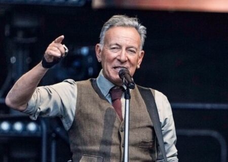 خواننده سرشناس آمریکایی: ترامپ لایق زباله‌دان تاریخ است