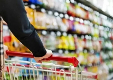 تأمین بدون نقص کالاهای اساسی با نرخ مصوب؛ بازار کمبودی ندارد