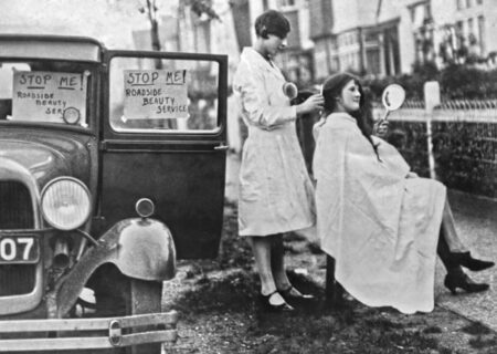 تصویری از یک سالن زیبایی زنانه در حاشیه خیابان‌های لندن