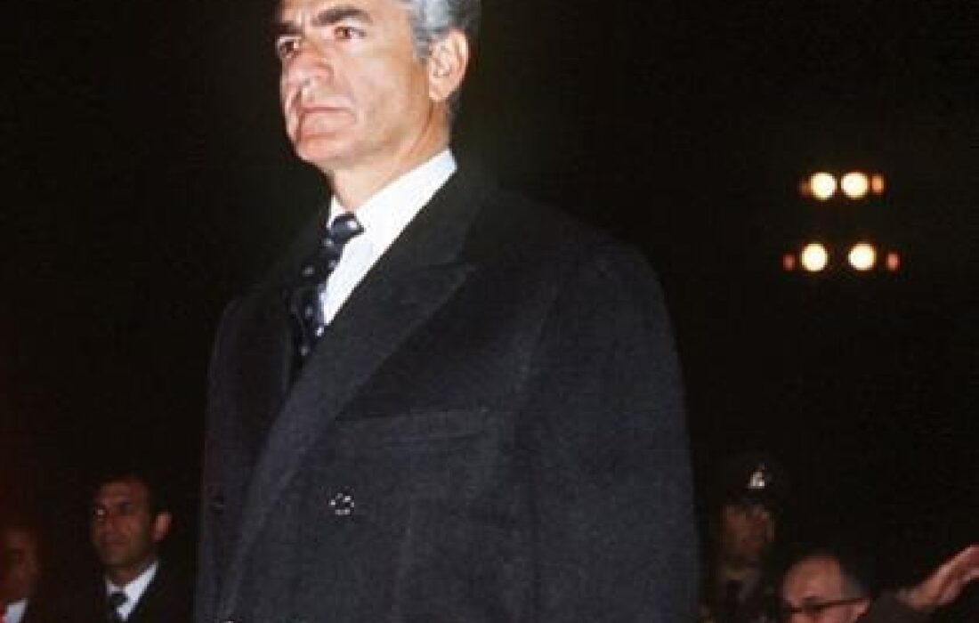 تصاویر تاریخی از استقبال محمدرضا پهلوی از پاپ پل ششم در فرودگاه تهران