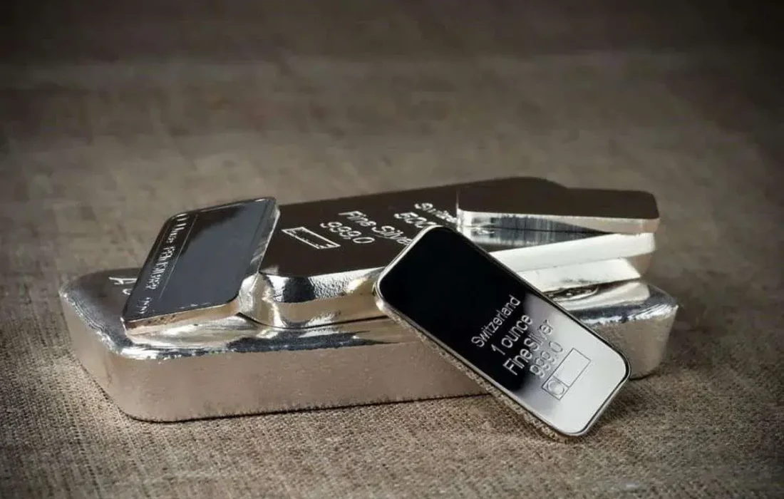 کشف محموله ۶ کیلویی نقره قاچاق در استان مرزی