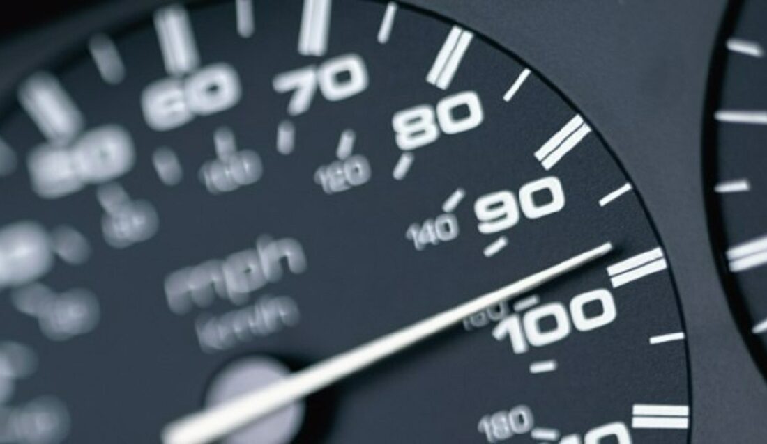 آیا افزایش سرعت رانندگی، به افزایش مصرف سوخت منجر می‌شود؟