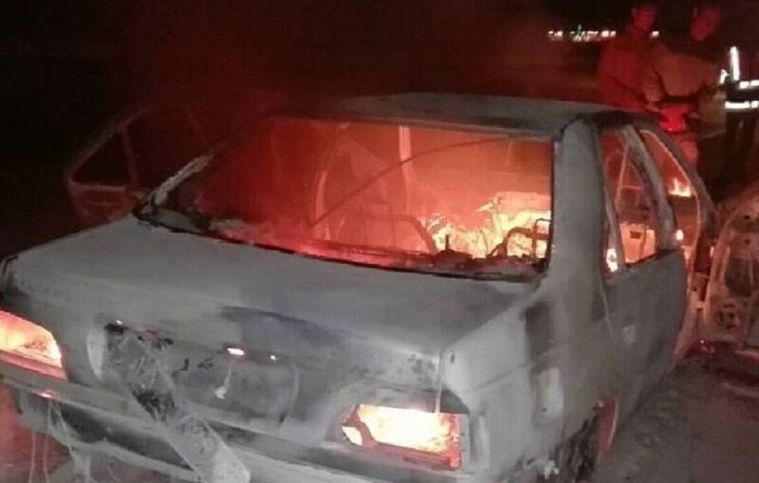 آتشسوزی مهیب در جاده ایسین ـ بندرعباس: تصادف زنجیرهای ۴ خودرو را به کام آتش کشید