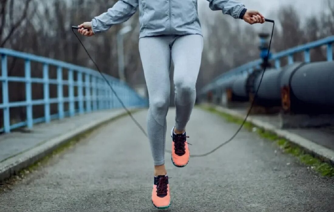 با این ۱۲ ورزش، کالری بیشتری را در کمترین زمان بسوزانید!