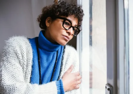 چگونه تشخیص دهیم غمگینیم یا دچار افسردگی؟