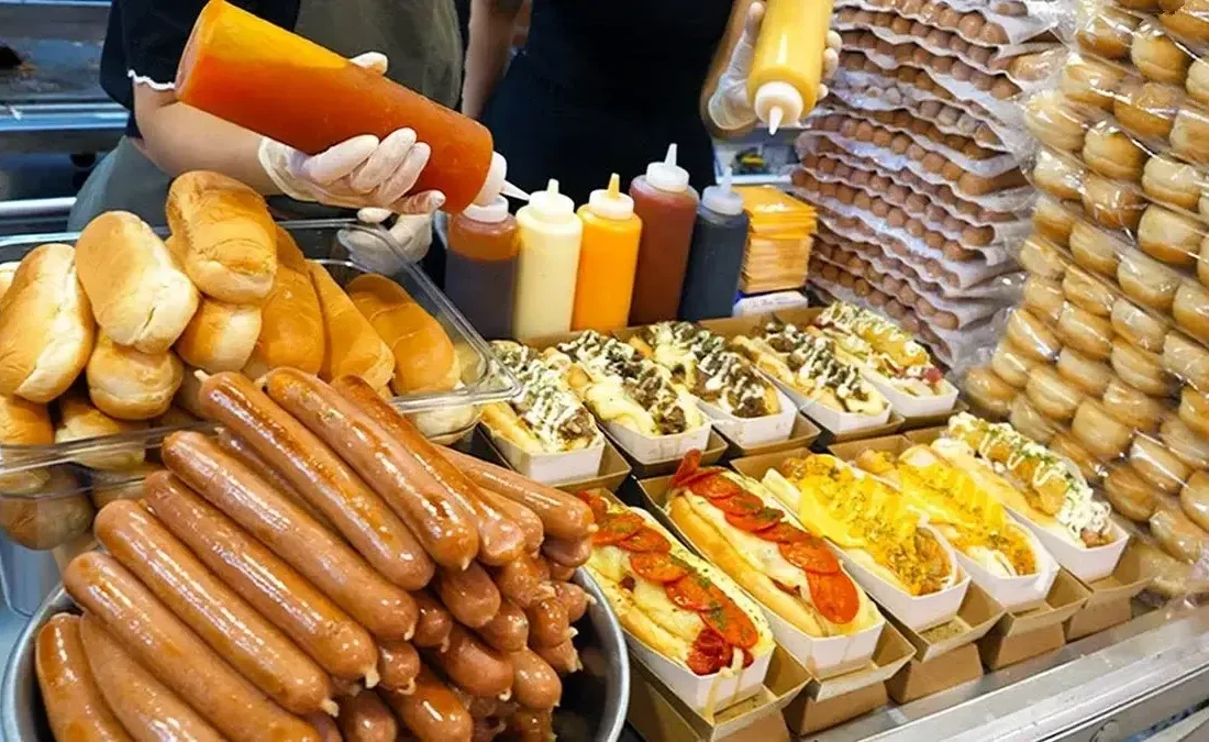 مهارت دیدنی آشپزهای خیابانی سئول در پخت سریع هاتداگ