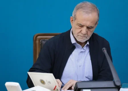 پیام تسلیت رئیس جمهور در پی فقدان مادر سه شهید گرانقدر؛ بانویی مومنه که فرزندانی رشید فدای وطن نمود