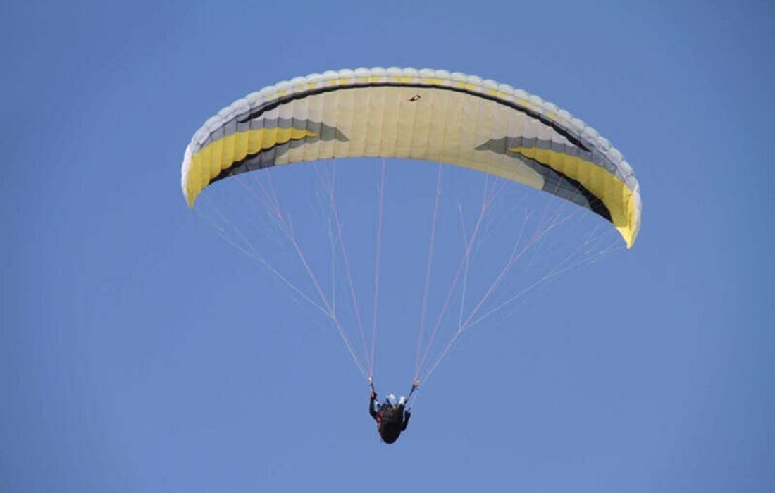 نجات معجزهآسا؛ چترباز با مهارت مثالزدنی از مرگ حتمی گریخت