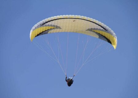 نجات معجزه‌آسا؛ چترباز با مهارت مثال‌زدنی از مرگ حتمی گریخت