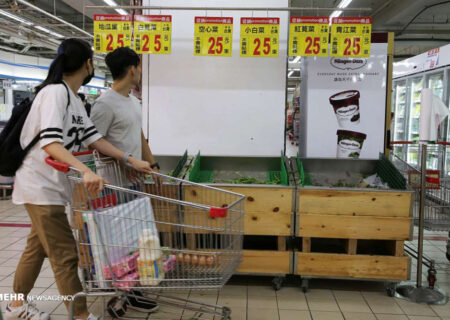 قفسه فروشگاه‌های مواد غذایی در چین خالی شد