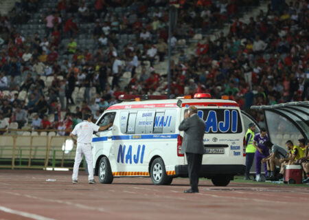 انتقاد تماشاگران استقلال از مدافع تیم ملی؛ آمبولانس برای پیکان آمد!