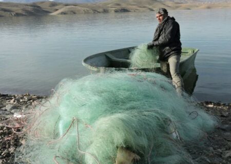 جمع‌آوری ۱۰۰ متر تور ماهیگیری غیرمجاز از سد پیشین به همت آبتین