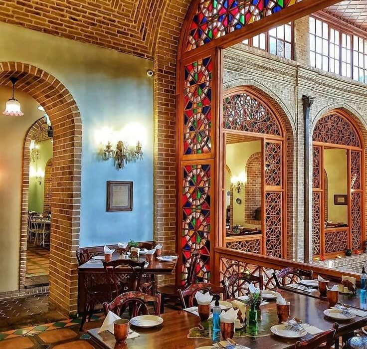 راهنمای جامع رستوران‌های سنتی: سفری به دنیای طعم‌ها و فرهنگ