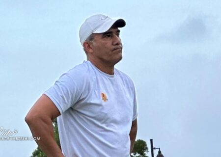 عکس| تیپ خاص احمدرضا عابدزاده زیر دریایی از دلار آمریکا/ عقاب آسیا اینطوری ژست گرفت