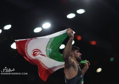 ویدیو| دور افتخار با پرچم ایران با چاشنی سالتو به مربی‌